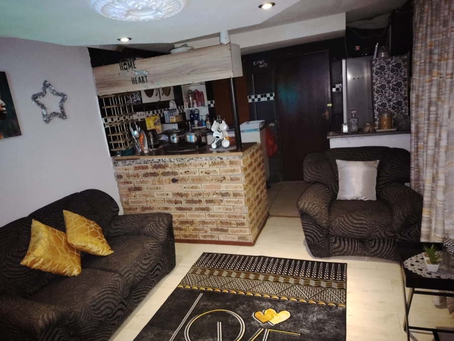 6 Bedroom Property for Sale in Roosendal Western Cape